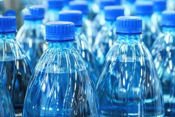 Nuoc-ion-kiem-dong-chai-la-nuoc-co-tinh-kiem-nhe-duoc-dung-trong-chai-nhua-hoac-binh-1