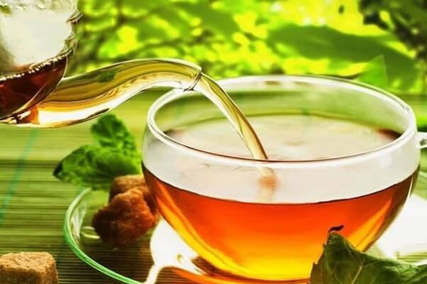 Nuoc-la-tra-xanh-co-tac-dung-lam-giam-Axit-Uric-hieu-qua