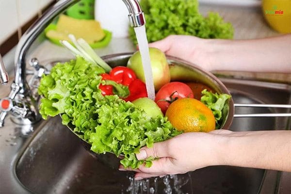 Nuoc-kiem-co-the-loai-bo-den-90-luong-hoa-chat-doc-hai-trong-rau-cu-qua
